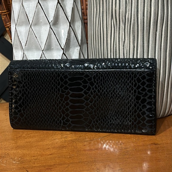 EUC Michael Kors Black Leather Snakeskin Pattern Fold Over Wallet - Picture 3 of 15